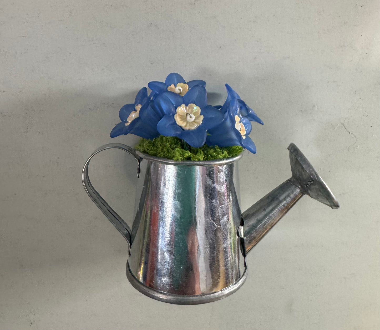 19. Watering can bouquet magnet
