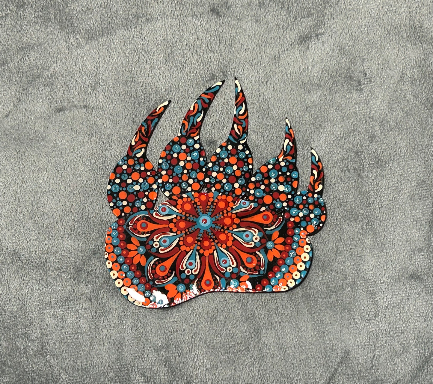Bear paw mandala (5”)